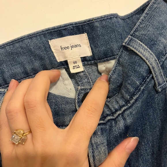 Wilfred Free Pleated Relaxed Wide Leg Jeans - Picture 4 of 5